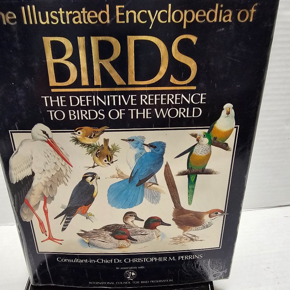 The Illustrated Encyclopedia BIRDS World DR Christopher Perrins History Book 90s